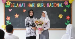 Hasil edit foto tema Hari Guru Nasional 2025 pakai prompt Gemini AI. (Sumber: Gemini AI)