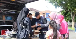 SPPG Kota Solo bersama Pemerintah Kota Surakarta menggelar kegiatan Showcase dan Pembagian Program Makan Bergizi Gratis (MBG) pada gelaran Car Free Day. (Sumber: Biro Hukum dan Humas BGN)