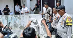 Suasana saat rekonstruksi kasus pembunuhan anak oleh ibu tiri di Perumahan Griya Citayam Permai 1, Kecamatan Bojonggede, Kabupaten Bogor. (Sumber: Dok Humas Polres Metro Depok)