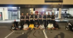 Delapan remaja yang hendak tawuran di Jalan Perjuangan, Kota Bekasi, diamankan Polres Metro Bekasi Kota, pada Selasa dini hari, 25 November 2025. (Sumber: Dok Humas Polres Metro Bekasi Kota)
