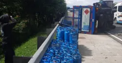 Truk gas elpiji terguling di Tol Citeureup, Kabupaten Bogor, Rabu, 26 November 2025. (Sumber: Dok. Induk JPR Jagorawi)