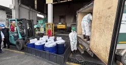 KLH musnahkan 7,4 ton udang yang terkontaminasi zat radioaktif, Cs-137 di PPLI Citeureup, Kabupaten Bogor, Rabu 26 November 2025. (Sumber: POSKOTA | Foto: Giffar Rivana)