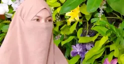 Potret Wardatina Mawa saat diwawancarai oleh Denny Sumargo terkait kasus dugaan perselingkuhan Insanul Fahmi dengan Inara Rusli. (Sumber: YouTube/Denny Sumargo)