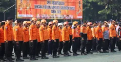 Personel saat apel kesiapsiagaan dalam menghadapi bencana hidrometeorologi di wilayah Kabupaten Bekasi. (Sumber: Poskota/Nurpini Aulia Rapika)