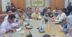 Suasana audensi perwakilan serikat buruh dengan Wakil Bupati Serang di Pendopo Bupati Serang, Kotabaru, Kamis, 27 November 2025. (Sumber: Poskota/Rahmat Haryono)