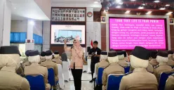 Penasihat DWP Kemendagri, Ges Akhmad Wiyagus saat berbicara di hadapan para praja IPDN di Jatinangor, Sumedang, Rabu, 26 November 2025. (Sumber: Dok Puspen Kemendagri)