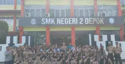 Kapolsek Bojongsari Kompol Fauzan Thohari bersama anggota saat mendatangi sekolah SMKN 2 Sawangan Kota Depok, untuk memberikan penyuluhan tentang ke tawuran. (Sumber: Istimewa)