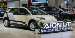 GAC Indonesia memamerkan Aion V dan Aion UT modifikasi di GJAW 2025. (Sumber: GAC Aion)