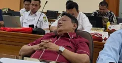 Dirut Tirta Patriot Kota Bekasi, Ali Imam Faryadi diduga tertidur saat rapat raperda penyertaan modal Pemkot Bekasi. (Sumber: Dok. Istimewa)