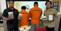 Dua tersangka pengedar ganja berikut barang bukti disita Polda Banten. (Sumber: Dok. Polda Banten)