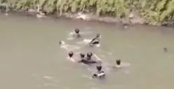 Tangkapan layar saat warga mencari keberadaan MMA, 9 tahun yang tenggelam di Sungai Sindang Barang, Bogor. (Sumber: Istimewa)