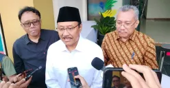 Menteri Sosial, Saifullah Yusuf, saat berkunjung ke Sekolah Rakyat Menengah Atas (SRMA) 14 Bandung Barat, Sabtu, 29 November 2025. (Sumber: POSKOTA | Foto: Gatot Poedji Utomo)