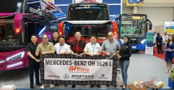 DCVI merayakan delapan tahun sebagai APM Mercedes-Benz Bus di Indonesia dengan menyerahkan unit bus kepada sejumlah PO. (Sumber: DCVI)