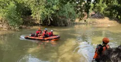 Proses pencarian tiga bocah tenggelam di aliran Kali Cikarang, Kecamatan Cikarang Utara, Kabupaten Bekasi. (Sumber: Dok. Istimewa)