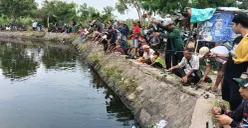 Para pemancing di Danau Puspemkab, Kabupaten Serang, Minggu, 30 November 2025. (Sumber: Poskota/Rahmat Haryono)