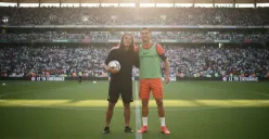 Contoh prompt Gemini AI edit foto bareng Cristiano Ronaldo. (Sumber: Istimewa)