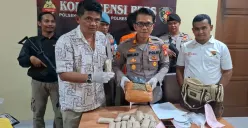 Pengungkapan kasus peredaran narkoba di Mapolsek Bojonggede, Kabupaten Bogor. (Sumber: Poskota/Angga Pahlevi)
