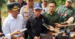 Menteri LH, Hanif Faisol Nurofiq di Kelurahan Jatijajar, Kecamatan Tapos, Kota Depok, Jumat, 3 Oktober 2025. (Sumber: Poskota/Angga Pahlevi)