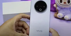 Spesifikasi lengkap Vivo Y500 Pro Kamera 200MP, MediaTek Dimensity 7300, Layar AMOLED 120Hz, Baterai 5000mAh. Cek kinerja, fitur unggulan di sini. (Sumber: YouTube/Zahar Mobile Review)