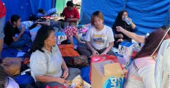 Suasana di lokasi pengungsian kebakaran rumah tinggal di Kelurahan Tangki, Kecamatan Taman Sari, Jakarta Barat, Jumat, 3 Oktober 2025. (Sumber: Poskota/Pandi Ramedhan)