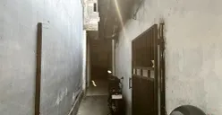 Lokasi rumah kontrakan pekerja proyek diduga korban pembunuhan di Jalan Kembangan Raya, Kembangan, Jakarta Barat. (Sumber: POSKOTA | Foto: Pandi Ramedhan)