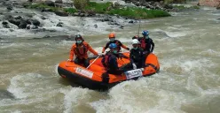 Proses pencarian orang hilang di Sungai Cikaniki, Nanggung, Kabupaten Bogor. (Sumber: Dok. BPBD Kabupaten Bogor)