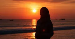 Prompt Gemini AI terbaru untuk edit foto estetik di pantai (Sumber: Gemini AI)
