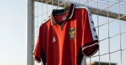 5 Ide Prompt Gemini AI untuk Edit Foto dengan Jersei Timnas Indonesia, Hasilnya Seperti Pemotretan Profesional! (Sumber: Pinterest)