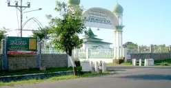 Jagat media sosial tengah diramaikan oleh beredarnya video ratusan santri ikut mengecor gedung bertingkat yang diduga diambil di kawasan Pondok Pesantren (Ponpes) Lirboyo, Kediri, Jawa Timur. (Sumber: Lirboyonet)