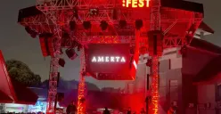 Potret band Amerta saat berada di atas panggung Riffmeister The Legacy of Ricky Siahaan di Synchronize Fest 2025. (Sumber: Instagram/@aparatmati)