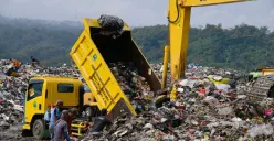 Suasana TPA Sarimukti, Kecamatan Cipatat, Kabupaten Bandung Barat. (Sumber: Poskota/Gatot Poedji Utomo)