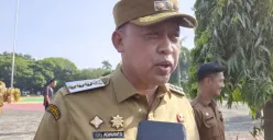 Wali Kota Bekasi, Tri Adhianto membentuk Satgas pengawas MBG di Plaza Pemerintah Kota Bekasi, Senin, 6 Oktober 2025. (Sumber: Poskota/Nurpini Aulia Rapika)