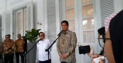 Menkeu Purbaya Yudhi Sadewa bersama Gubernur Jakarta Pramono Anung di Balai Kota DKI Jakarta, Selasa, 7 Oktober 2025. (Sumber: Poskota/M. Tegar Jihad)