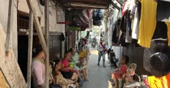 Suasana di Gang Venus, permukiman padat di Kelurahan Jembatan Besi, Tambora, Jakarta Barat pada Kamis, 9 Oktober 2025. (Sumber: POSKOTA | Foto: Pandi Ramedhan)