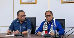 Ketua Fraksi PAN DPRD Jakarta, Husen saat menyampaikan pernyataan kepada awak media di Gedung DPRD Jakarta, Kamis, 9 Oktober 2025. (Sumber: Poskota/M. Tegar Jihad)