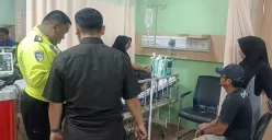 Petugas Unit Gakkum Satlantas Polres Serang saat mendata korban lakalantas di RS Hermina Ciruas. (Sumber: Unit Gakkum Satlantas Polres Serang)