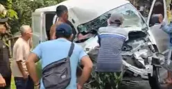 Mobil Grand Max ringsek setelah terlibat kecelakaan dengan truk Hino di Tanjungsari, Kabupaten Bogor. (Sumber: Istimewa)