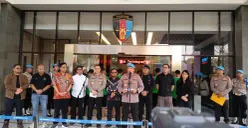 Divisi Propam Polri menetapkan tujuh anggota Brimob sebagai terduga pelanggar kode etik profesi kepolisian terkait insiden penabrakan dan pelindasan seorang pengemudi ojek online (ojol). (Sumber: Poskota/Ali Mansur)