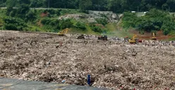 Tempat pembuangan akhir sampah di Sarimukti, Kecamatan Cipatat, Kabupaten Bandung Barat. (Sumber: Poskota/Gatot Poedji Utomo)