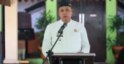 Wali Kota Bekasi, Tri Adhianto saat menyampaikan sosialisasi Program Pemagangan ke Jepang di Plaza Pemkot Bekasi, Minggu, 12 Oktober 2025. (Sumber: Dok. Pemkot Bekasi)