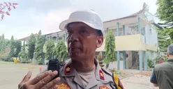 Kapolsek Cileungsi, Kompol Edison bakal menyelidiki pria yang ngaku di begal dengan dugaan pernyataan palsu. (Sumber: Poskota/Giffar Rivana)