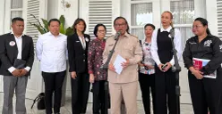 Gubernur Jakarta Pramono Anung saat menyampaikan pernyataan kepada awak media di Balai Kota DKI Jakarta, Senin, 13 Oktober 2025. (Sumber: POSKOTA | Foto: M Tegar Jihad)