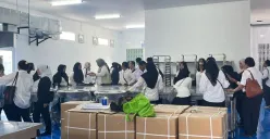 Puluhan pelamar calon relawan mendatangi SPPG Palmerah, Jakarta Barat, Senin, 13 Oktober 2025. (Sumber: Poskota/Pandi Ramedhan)