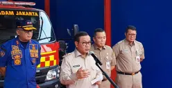 Gubernur Jakarta, Pramono Anung menyampaikan pernyataan kepada awak media di Kebayoran Lama, Jakarta Selatan, Senin, 13 Oktober 2025. (Sumber: Poskota/M. Tegar Jihad)