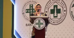 Direktur Utama Admedika Dian Prambini saat memberikan paparan pada acara Seminar Nasional PERSI XXI, Seminar Patient Safety XIX, dan Hospital Expo XXXVII di ICE BSD, Tangerang. (Sumber: Corporate Communication PT Telkom Indonesia (Persero) Tbk)