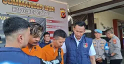 Dua pelaku pembunuhan TKW asal Garut dihadirkan dalam gelar perkara di Mako Polres Cimahi, Selasa, 14 Oktober 2025. (Sumber: Poskota/Gatot Poedji Utomo)