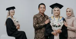 Hasil edit foto wisuda ala pemotretan studio pakai prompt Gemini AI. (Sumber: Gemini AI)