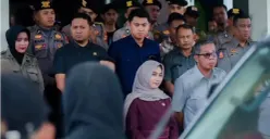 Dheninda Chaerunnisa tengah menjadi sorotan publik setelah ekspresinya saat aksi demonstrasi di depan Gedung DPRD Gorontalo Utara viral di media sosial. (Sumber: Instagram/@dinychaerunnisa._)