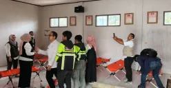 Dinkes Bandung Barat membuka posko antisipasi tambahan korban keracunan, Rabu, 15 Oktober 2025. (Sumber: Poskota/Gatot Poedji Utomo)