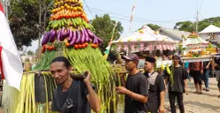 Para petani dan masyarakat di Desa Teluklada, Kecamatan Sobang, Kabupaten Pandeglang saat melakukan sedekah bumi. (Sumber: Dok. Panitia Acara Sedekah Bumi)